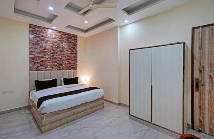 Shourya Hotel And Banquet Noida Eksteriør bilde