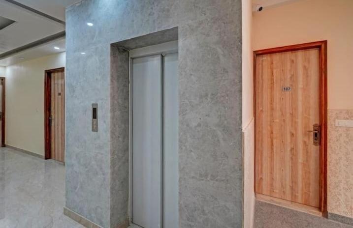 Shourya Hotel And Banquet Noida Eksteriør bilde