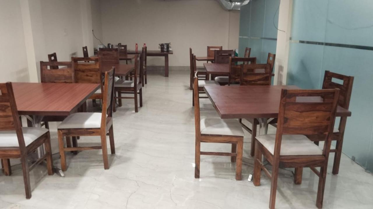 Shourya Hotel And Banquet Noida Eksteriør bilde