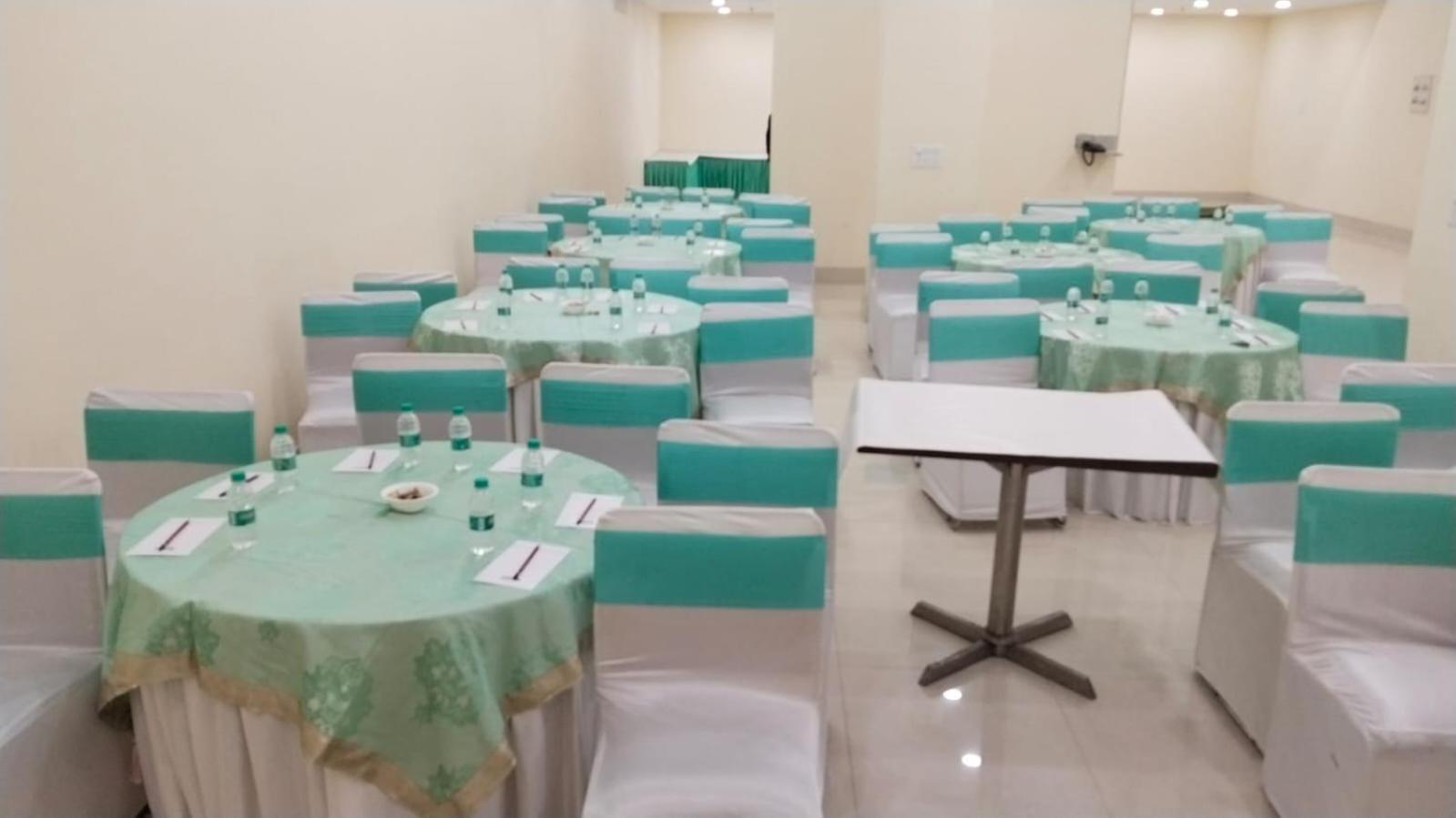 Shourya Hotel And Banquet Noida Eksteriør bilde