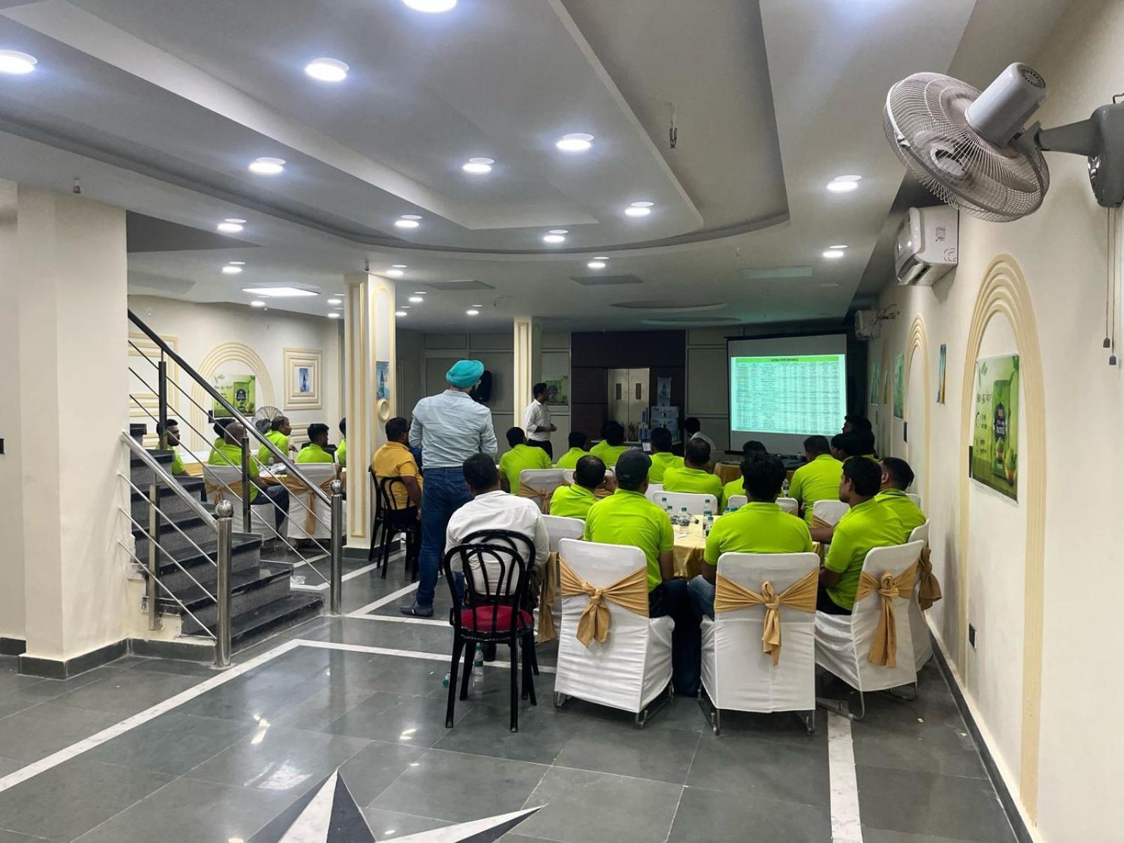 Shourya Hotel And Banquet Noida Eksteriør bilde